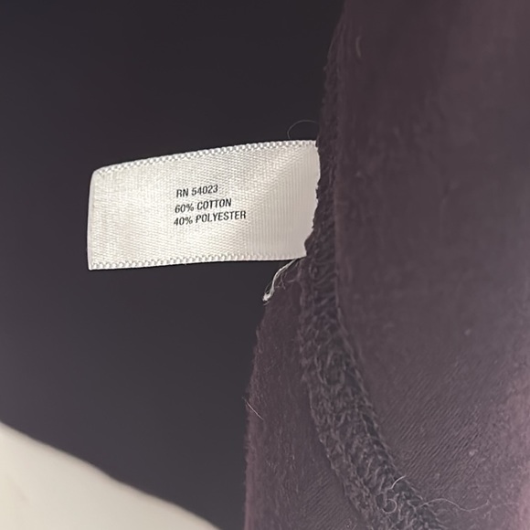 Gap V Neck Tee EUC - Picture 4 of 4